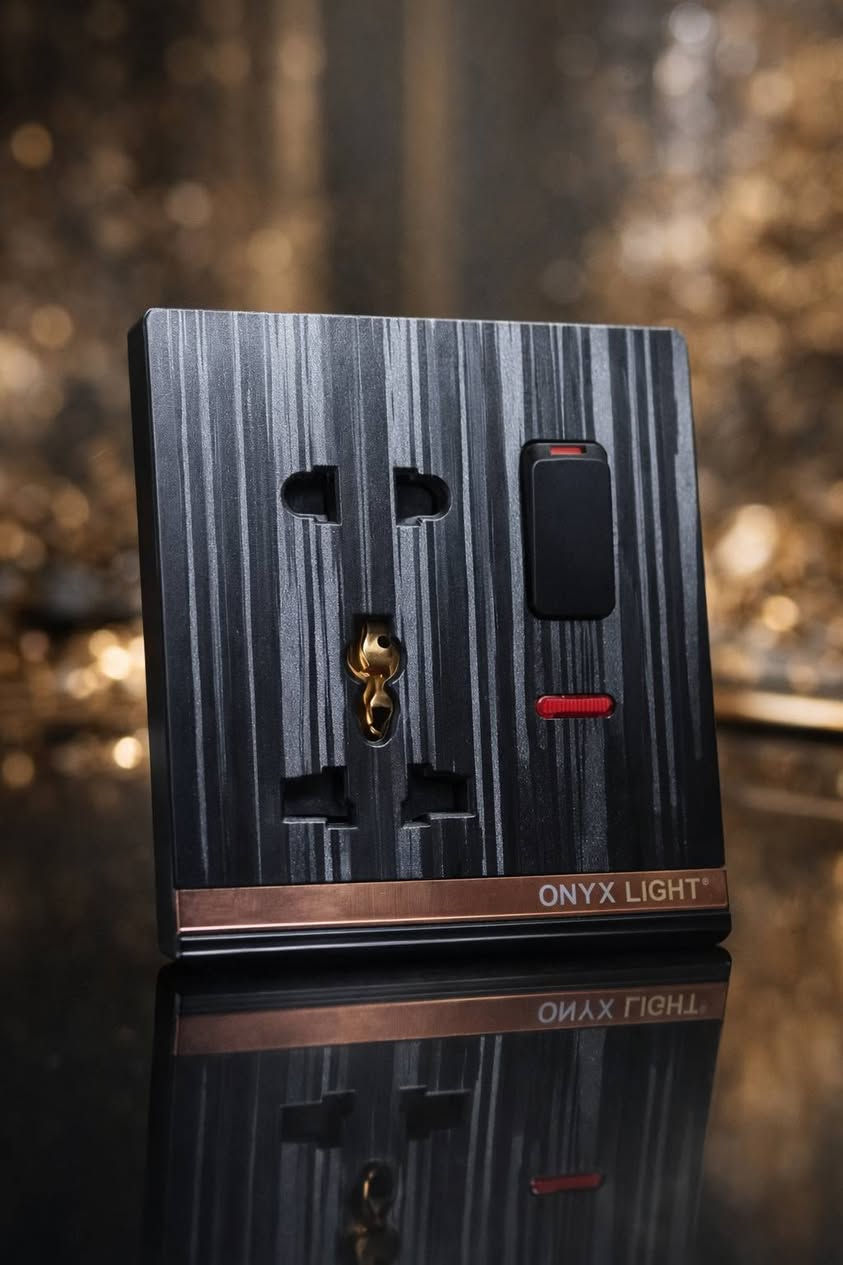 .  ضمان حقيقي 25 سنه من شركه أونكس
🔌 مقبس كهرباء عالمي يدعم مختلف أنواع القوابس.
⚡ منفذ USB مدمج لشحن الأجهزة الذكية بسهولة.
يجمع بين الأناقة والعملية في قطعة واحدة.
يقلل الحاجة إلى الشواحن الخارجية.
يضيف لمسة ديكور فاخرة مع أداء موثوق.
للحجز ***********
