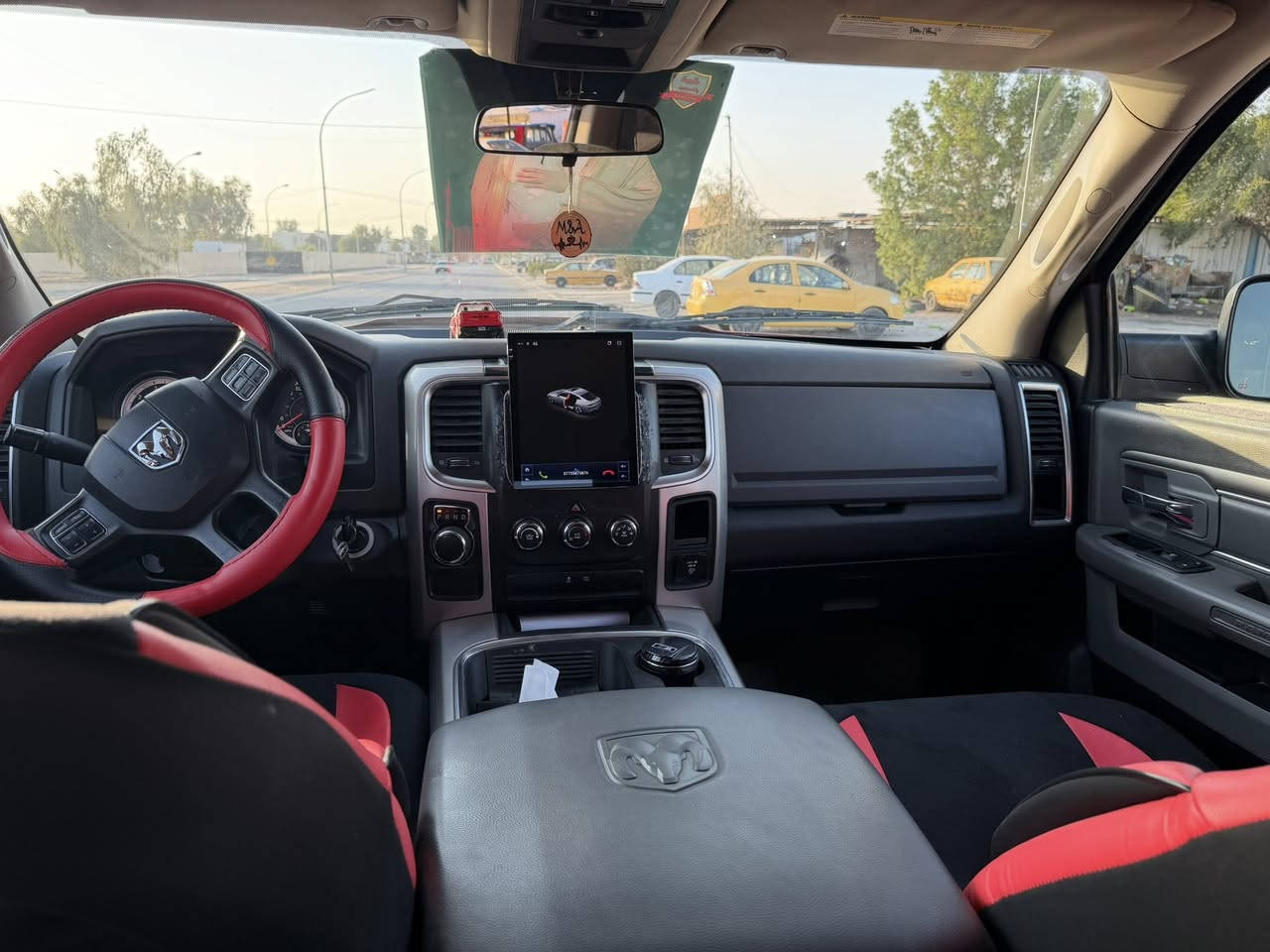 مراوس بجارجر رام كلاسك بك هورن محرك 3600 /6 سلندر  باب قصير بدي طويل   غلاف بدي 
لايت زنون سياره ماشيه 170 الف سياره كلش حلوه مابيها نقص تفاصيل الحادث موضح في المنشور 
ستفسار تصال *********** وتساب
