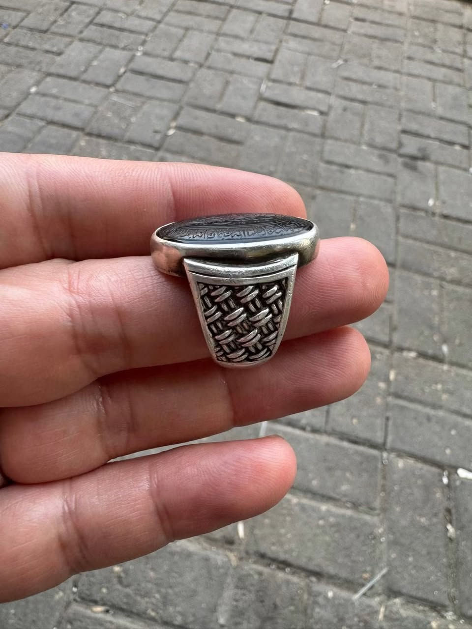 لعيون لكروب شلع يماني شفه لعبد خط سيد علي القاضي للبيع لسعر 300 الف مكاني بغداد


**إذا كنت صاحب هذا الإعلان وتريد حذفه لأي سبب، رجاءا أرسل رسالة إلى الدعم الفني**