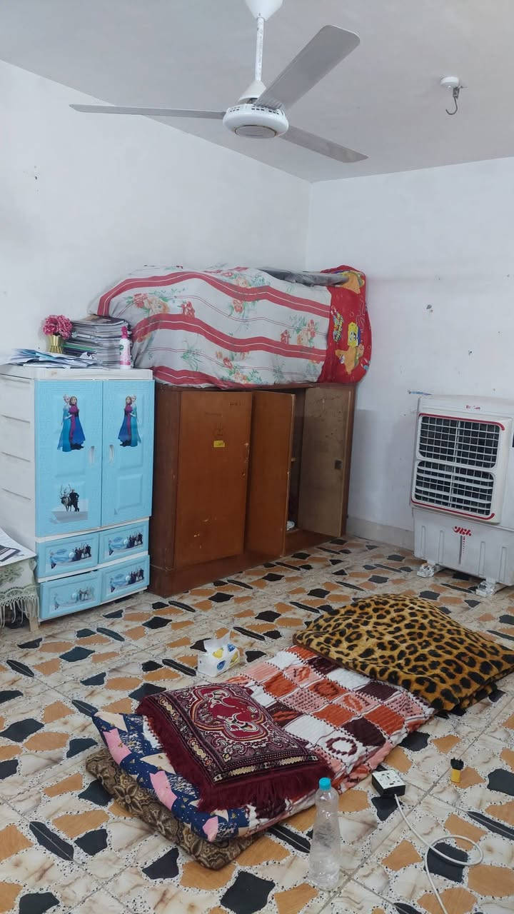 بيت ١٠٠م زراعي للبيع السهلة شارع الزوار واجهة ٦م نزال ١٧م بناء درجة اولى صب كونكريت طابوق غرفتين وصالة ومطبخ واستقبال وصحيات ٣ وبيتونة كاشي سيراميك مرقم بلدية ٦٦مليون مع مجال قليل للاستفسار ***********

