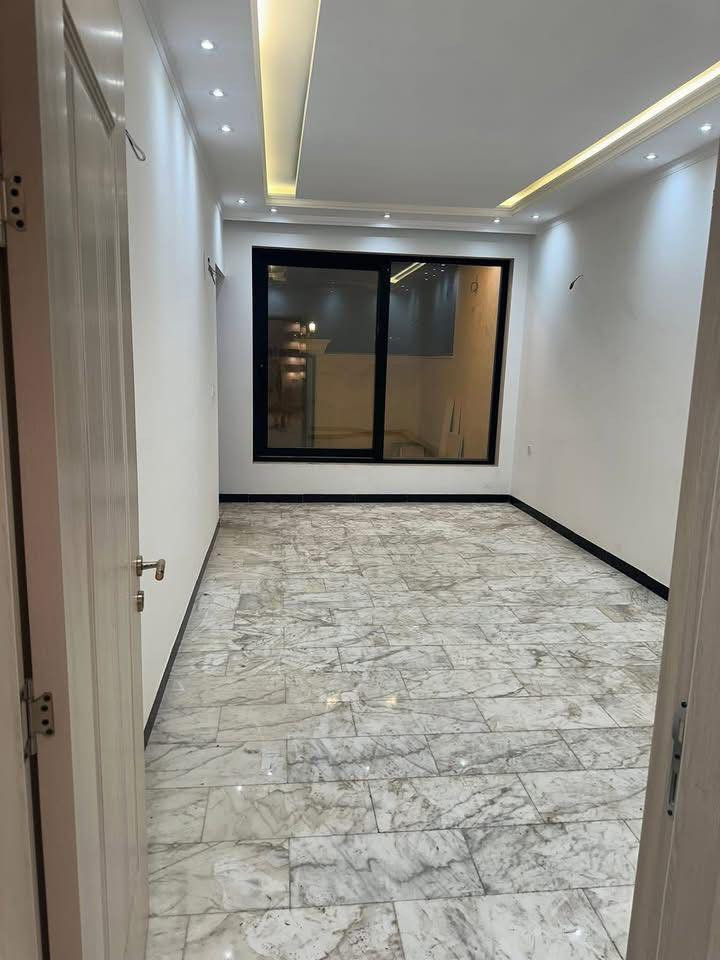 #للايجار____في____السيدية
بيت 150م زيرو غير مسكون 

يحتوي على اربع غرف نوم وصالة ومطبخ وخدمات عدد3

قيمة الاجار: 2 مليون

للاستفسار:***********

او زيارة مكتب الفهد الهندسي للمقاولات العامة/شارع جامع الاقصى مقابل مكتبة الحكم سنتر
