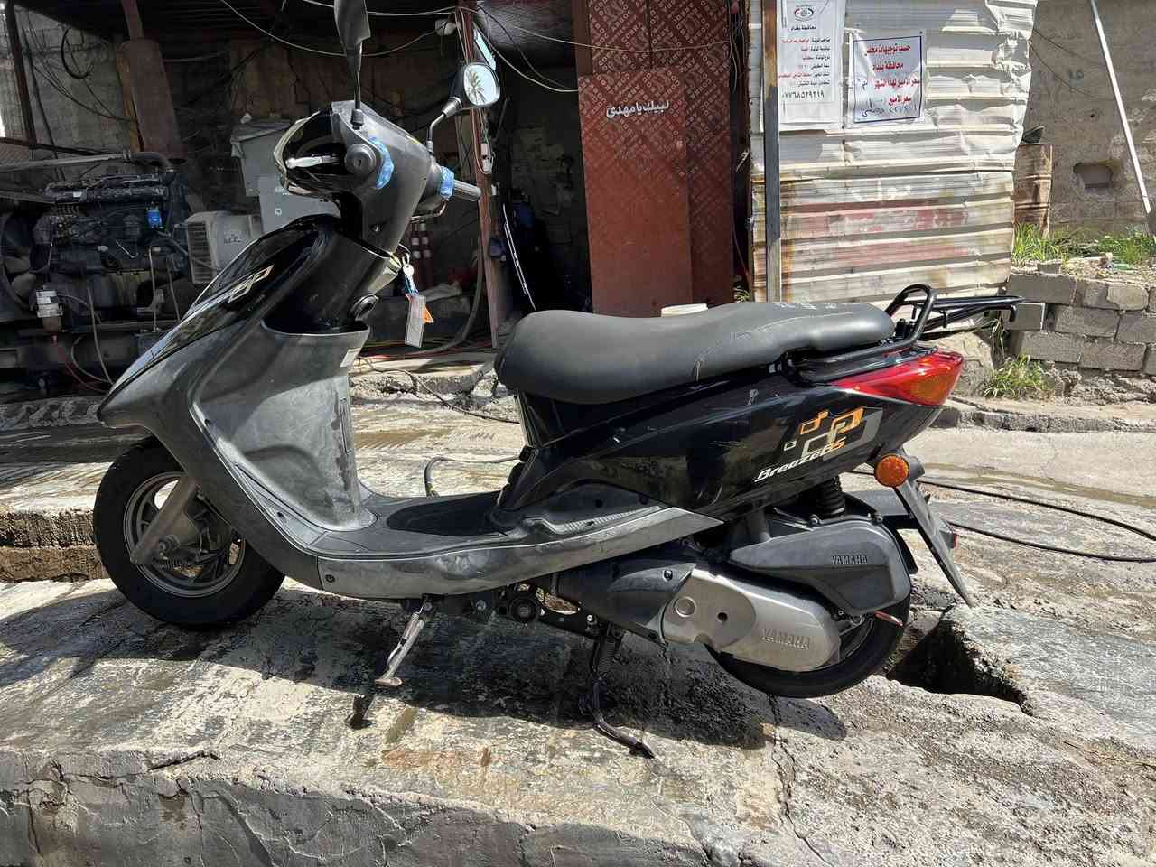 السلام عليكم دراجه بغبغاه للبيع دراجه جديداه ماصار هواي من طالعى من رنبه دراجه كامله كل نقص مابيهى كله بلاديه مكفولك كفاله عامى مكينه مامفتوحى كهرباهيات كلهى شغاله زوج تايت جديد كيچ بانزين شغال كيلو متر شغال دراجه كلهى ختم واحد العنوان بغداد جسر المثنى متواجد خاص او واتساب )***********)/السعر مليون و50وبيهى مجال
