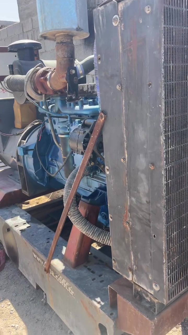 سلام عليكم للبيع مولدة نوع گمنز 300 KV طبگ جديد مامشتغلة ولا ساعة المولدة 24 ولف جديده المكان بغداد اي استفسار الاتصال عل الارقم ***********
