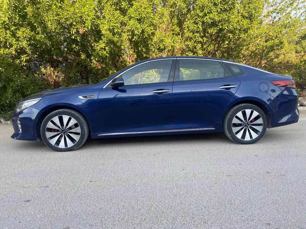 السلام عليكم 
كيا اوبتيما 2016  SXL 
فول 1 ع 1 / 
السيارة ماشية  114الف ضربتهة كما موضح بالصور بيهة حالوب بسيط
مواصفات :
‏ SXL المعروفة
/ محرك 2000 توربو 247حصان
/ بصمة ابواب وجنطه
/ بانوراما طكتين 
/ كامره عدد( 4) 
/   رادارت جانبيه للتحذير
/ لايت زينون عدستين
/ بك لايت لد 
/ سايد بريك بصمة
/ نظام ترحيب كامل مري جانبية وكشن السائق متحرك ويدات باب اناره 
/ صندوك خلفي ذكي يفتح عند الاقتراب  
 / نقط عمياء تحذير عند الاجتياز وعند صف السياره
/ حساسات خلفيه بلاديه
/ كشنات جلد
/ تدفه تبريد كل الكشنات اماميه والخلفيه تدفئه فقط
/ تحكمات الكشنات الاماميه كهربائي وخزن 2 وضعيات
/ شاشة كبيرة و gbs    
/ تحكمات ستيرن فول كامله
/ شفتات كير بالستيرن
/ تبريد قطعتين منفصل 
/ سستم صوت الماني هارمن كاردن 10 سماعات 
/ بردات  جانبيه بلادي سحب
  
السعر 125 $ وبيهة مجال 
للتواصل : ***********
مكان السيارة بغداد. البلديات بغداد, العراق
