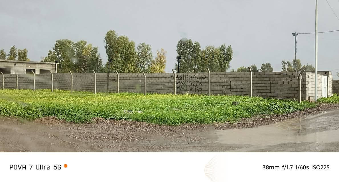 قطعة أرض للبيع مساحة 370متر 20x18.5 ركن ترهم قطعه وحدة على شكل مزرعه وترهم تتقسسم موجود كهرباء والماء يبعد عنها مسافة قريبة  مكانها تدخل من فرع مول حسين تعبر الملعب تقريبا 400متر بداية المزارع
السعر 33مليون قابل للتفاوض
للاستفسار الاتصال
***********
***********
