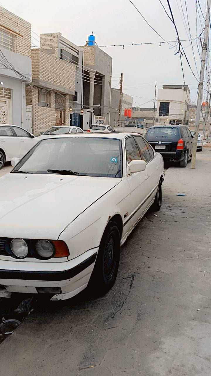 سلام عليكم BMW
موديل 1989
الغرفه 80 بلميه نضافه 
حداديه معوزه دبلات امامي 
تخم تاير جديد 
خمسه ويل 
هزه باسمي السياره 
تبريد جديد من كلشي 
كهربايات كله شغاله بس السنتر لك ميشتغل 
ولكشر يرادله ترتيب مثل مشوف بلصوره ولفديو 
هذا تلفوني ‏‪***********‬‏ فقط وتساب دزلي رساله اوتدلل السياره نجف الماني السعر 40 واسف عل اطاله تحياتي
