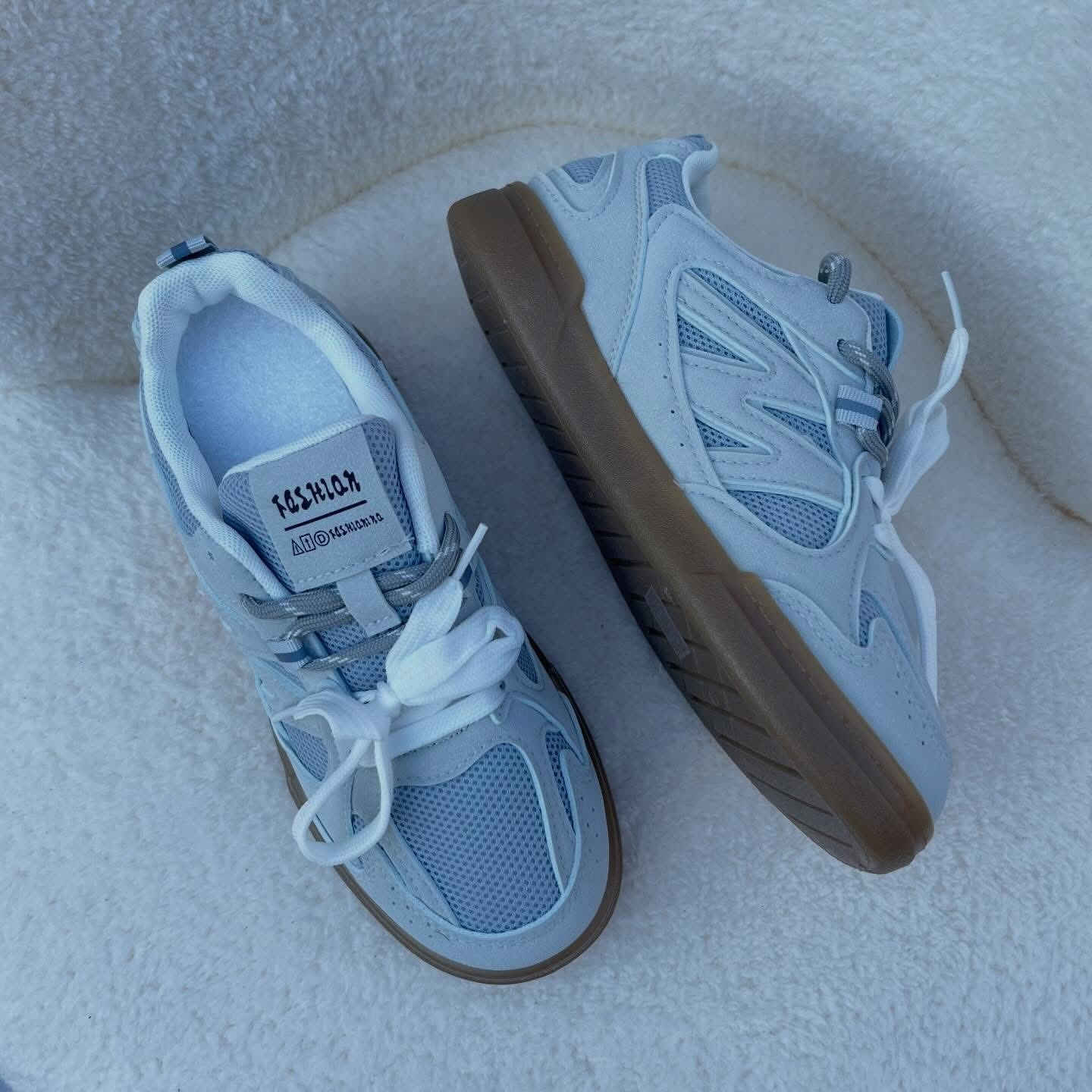 � حذاء سبورت نسائي بتصميم مميز وأنيق ✨

✅ القياسات: 36 – 41
🚚 التوصيل إلى جميع محافظات العراق
💸 السعر: 15,000 فقط

📍 التوصيل داخل بغداد: 2,000 دينار فقط
#حذاء #نسائي


**إذا كنت صاحب هذا الإعلان وتريد حذفه لأي سبب، رجاءا أرسل رسالة إلى الدعم الفني**