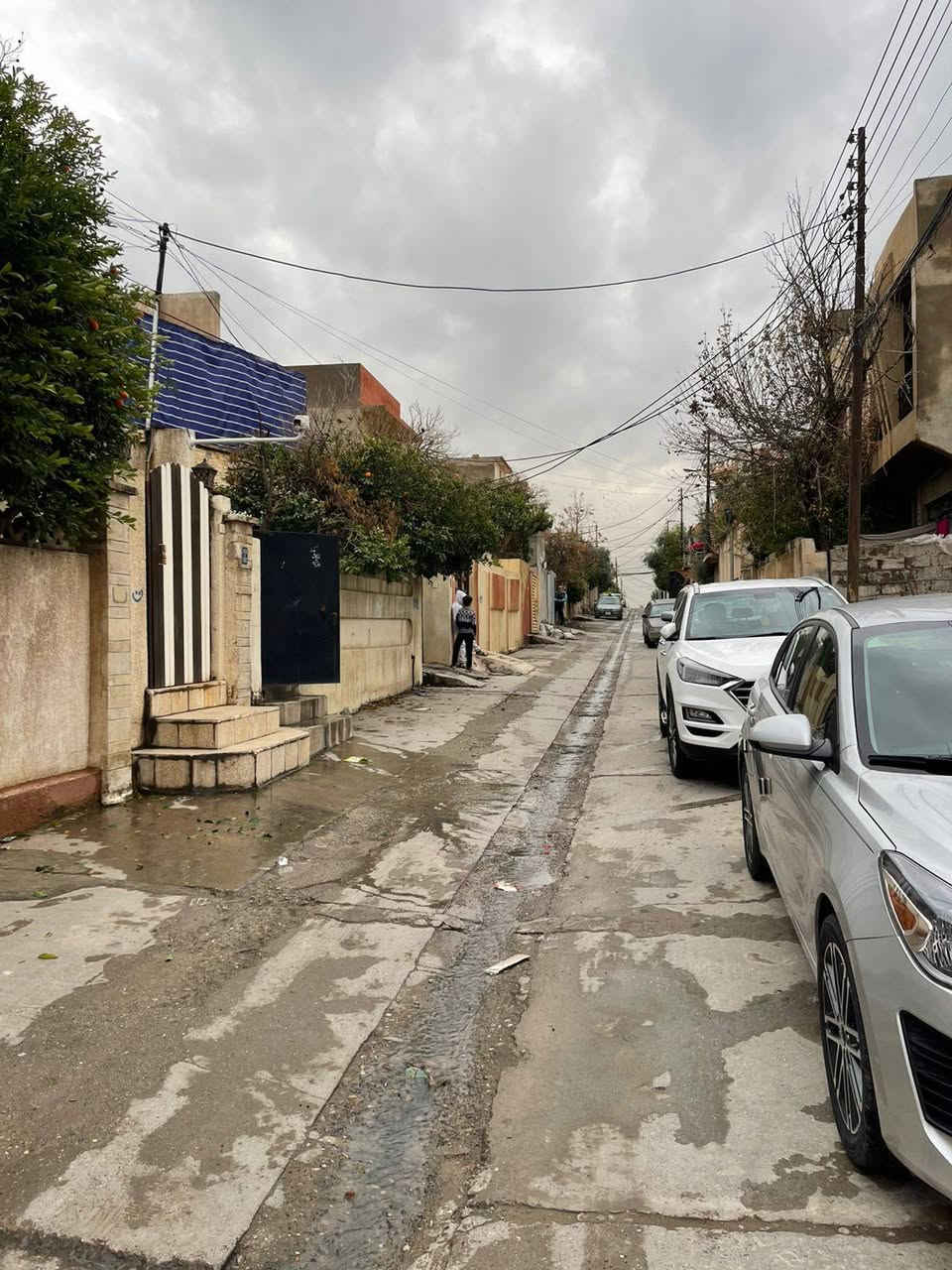 دار للبيع 🏠 

الموقع 📍 حي البلديات.      مقابل سانكو مول 🛒   فرع صبة 🛣️ 

بناء حديث ✅

المساحة 130 متر ❇️.           واجهة. 6 وربع. ✳️.   

اتجاة الدار شروق تام 🌞 

 تفاصيل الدار.       طابق واحد 

غرفة نوم / هول/ استقبال/ مطبخ/صحيات/ بيتونة ✨ 

نظام دكتات وسبالت سقوف ثانوية / كما هو موضح بل الصور 📸 

للاستفسار اكثر الاتصال على الارقام التالية 👇 

***********📱***********📱 

السماك لتجارة العقارات 👉 عنوان المكتب 📌 حي الصديق بعد مرطبات البحرين سائدين الصديق الرئيسية مقابل مدرسة تبارك الاهلية مكتب السماك لتجارة العقارات
