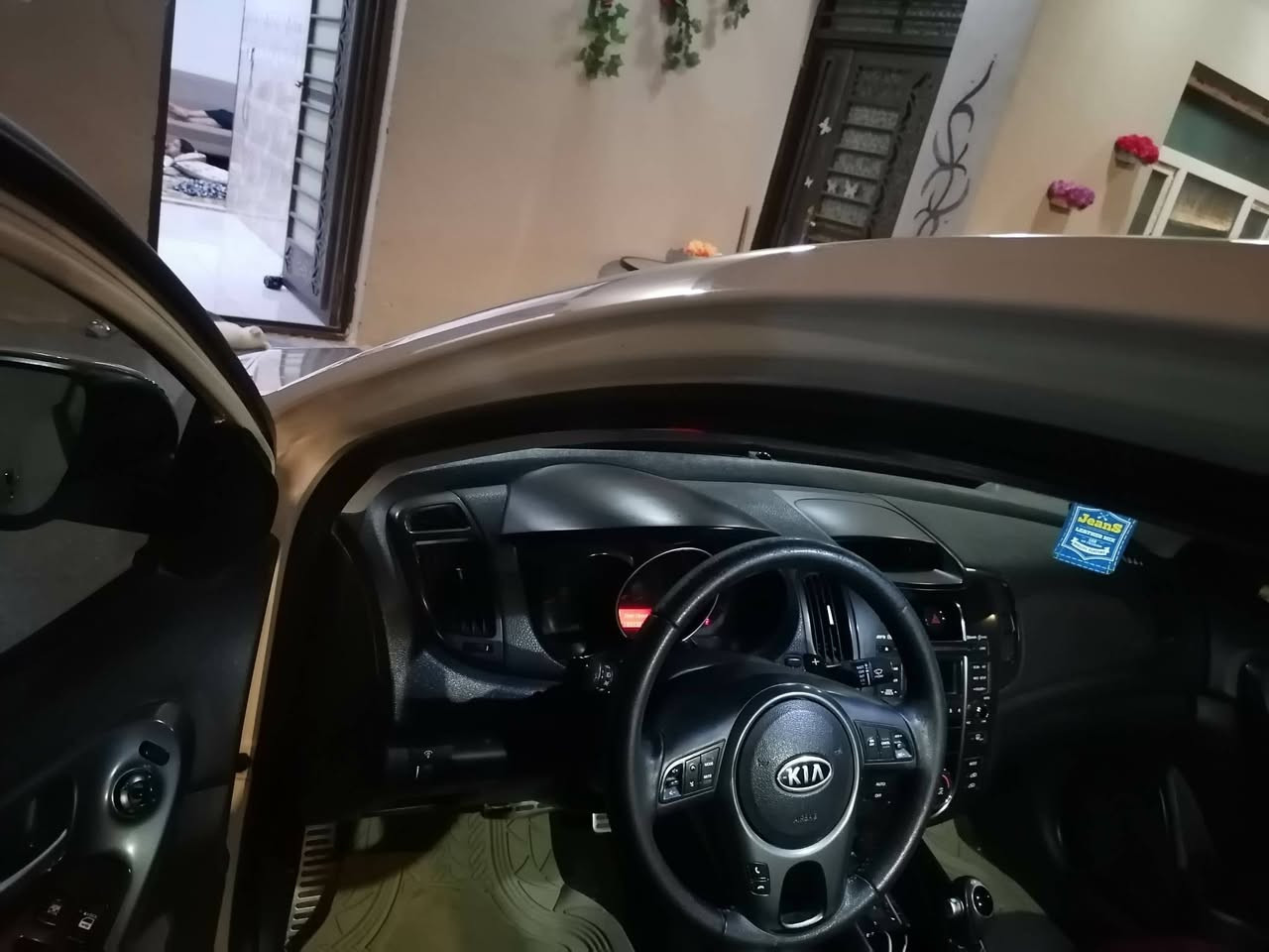 سلام عليكم اللبيع سيراتو موديل 2012 فول واحد على واحد اعله فئه مكينه 2000 السياره جديده بمعنى الكلمه ما عايزه برغي السياره ماشيه 230 رقم اربيل السياره بيه قطعه ونص صبغ فقط الباقي كفاله عامه السعر 108 وبيه مجال بصيط اللشراي رجاء الي ما يشتري لا يتعبني خلي يعبر المنشور مكاني ديوانيه مهناويه وهذا رقمي ‏‪***********‬‏
