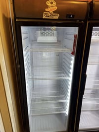 ثلاجة عارضة • ١٨ قدم • جديدة استخدام قليل
