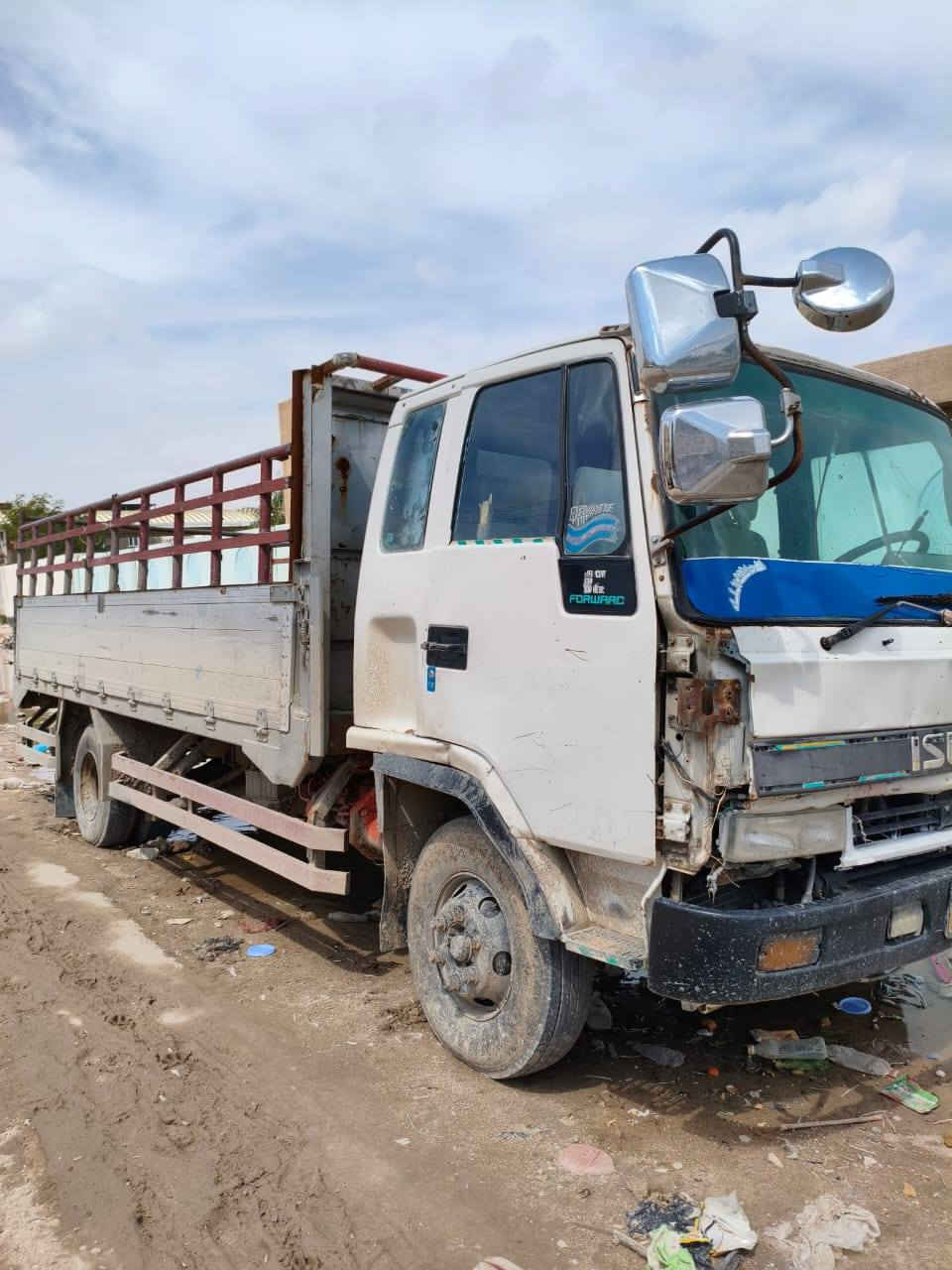 السلام عليكم ازوزه للبيع موديل 95 مكينه 16 فوزه طول خمسه ونص تخم تايرات17 ونص سعر 65 وبيها مجال تصل على رقم 0781068253@***********
