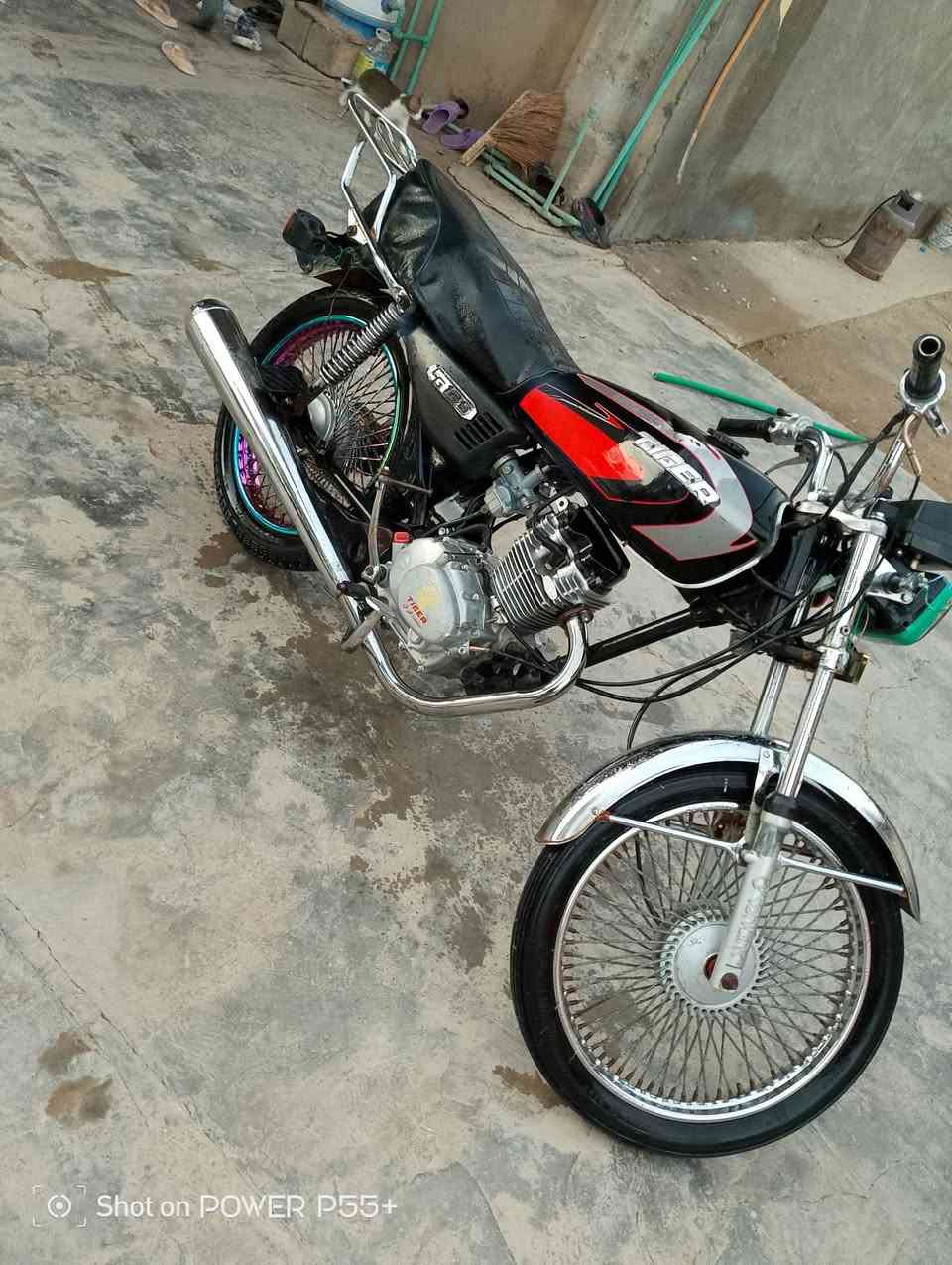 السلام عليكم تايكر موديل 21 اوراق كامله 5اوراق مكينه خير من الله صوته ما تسمعه كهربائيات شغاله عوزه ترتيب بسيط شراي وتريده تشلع عيوني ادور اسعار ما تفيدك
مكاني واسط الدبوني 
***********
