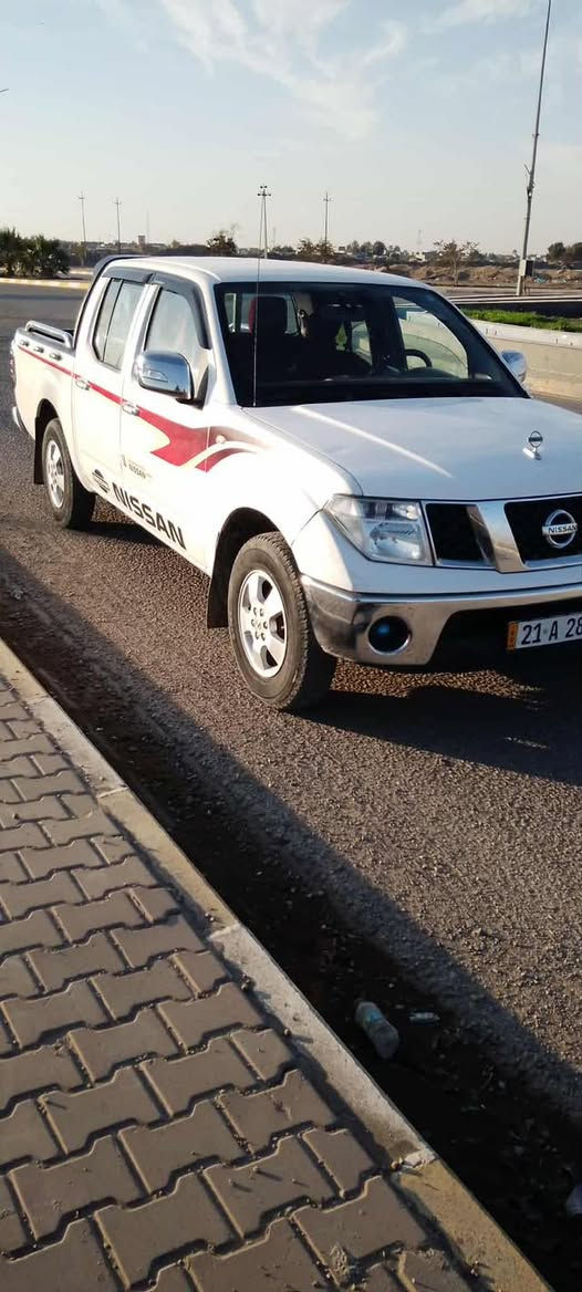 سلام عليكم نيفارا للبيع موديل 2009 رقم سليمانيه دولي سنويه 2028 محور ففتي 3000 بيهه قطعتين بنيد وجامرلق السعر 94 مكان ديالى السعديه ‭0770 501 4459‬
