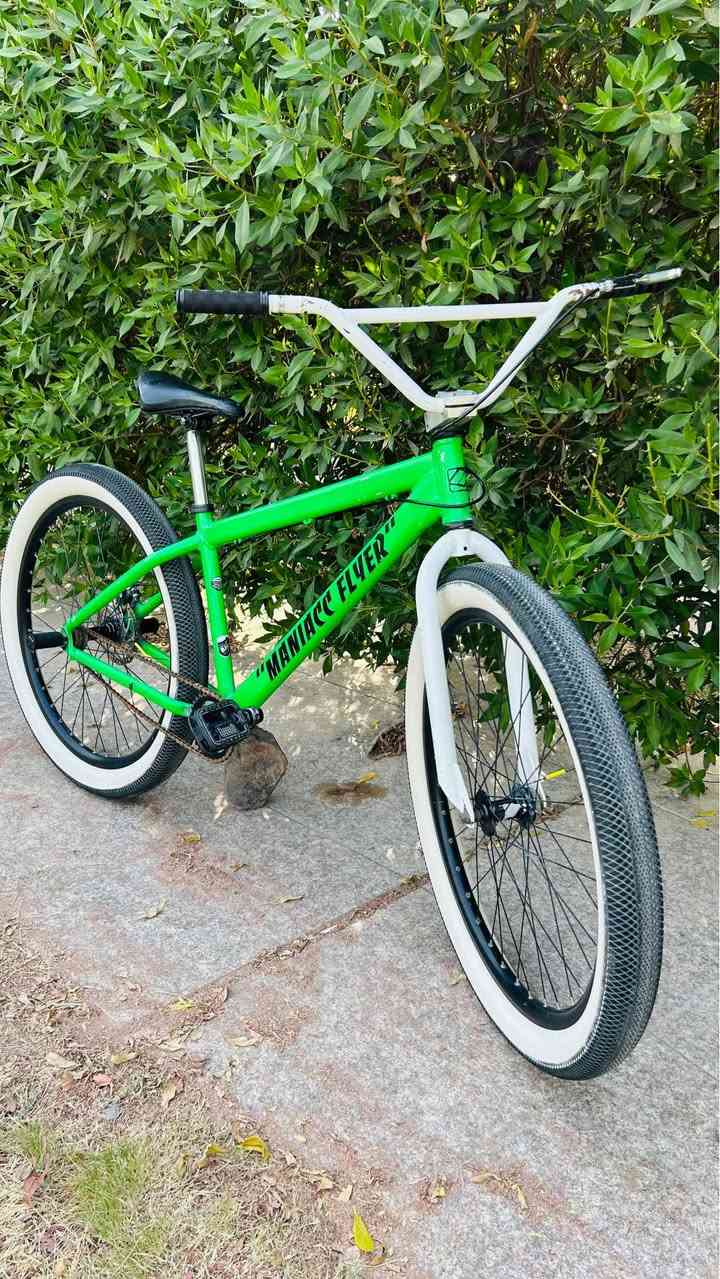 السلام عليكم🤍 
للبيع بايسكل BMX جديد حجم 27.5 
بريك خلفي سدك شيمانو تايرات خط ابيض استعراضي 
فريم بلكامل المنيوم وياله المنيوم سيم حلقه 
مكينه خلفيه زغيره خفيف بلمشي 
السعر 175 الف مكاني بغداد حي الجوادين 
يوجد توصيل جميع المحافظات 10
للاستفسار / *********** بغداد, العراق
