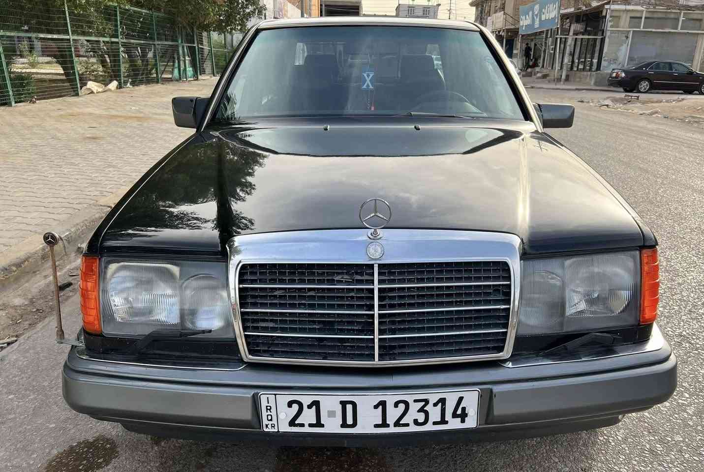 سلام عليكم . مارسيدس دب موديل 91 اللون أسود مصبوغ عام محور 3000vvti فيشتين قواعد بلاد سنتر لوك جام كهرباء آريل كهرباء كشنات جلد  كشن السايق كهرباء ويل تفاحة باتري جديد داينمو حاوية غير متواجد ع النت موبايل *********** عنواني نجف السعر67وبيها مجال بسيط
