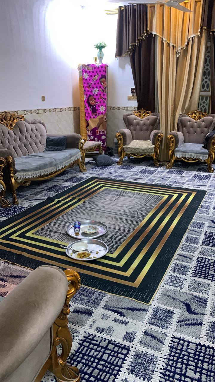 بيت مساحه بالطابو ٢٩٢  واقع حال ٣٠٠ متر
متكون من ديوانيه وحوش وغرف اثنين اكبار واثنين ازغار وثلاث مجاميع صحيه ودرجين وصالتين المكان مجمع سومر صوب بني رجاب مقابل المستشفى ع الشط 
استفسار اتصال ***********
