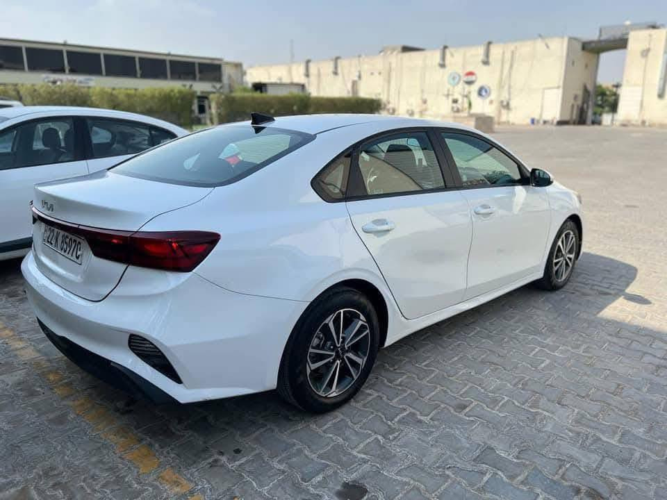 السلام عليكم.                                                                                    فورتي للبيع  موديل 2023 رقم اربيل سيارة باسمي تحويل مباشر سيارة جديده ماشيه 30 ميل ضرر. بابتين تبديل عكس السايق مكاني بغداد. الدورة 
للاستفسار اكثر ***********
