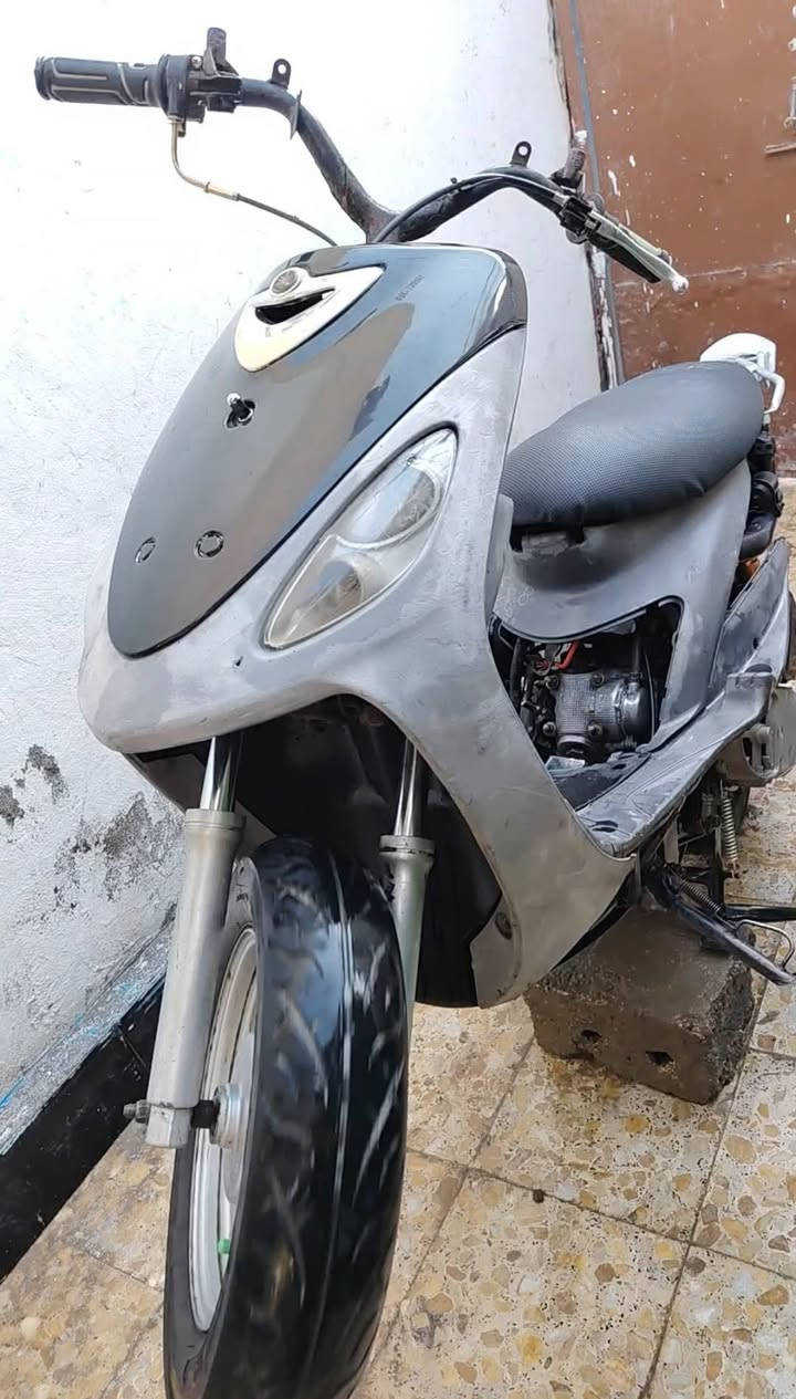 سلام عليكم ماكس منغولي للبيع دراجه نضيفه محركه49 مفتوح ولفات كلشي ماعايزهه نكره سلف سعر 400بيهه مجال قليل مكاني نجف حي الانصار مقابيل المستوصف 
رقم ***********
