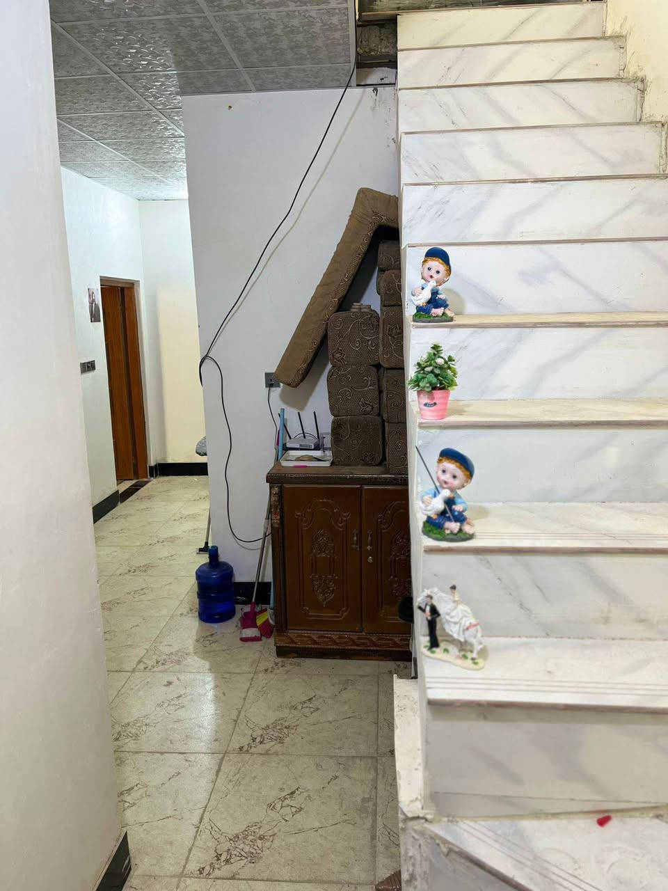 ١٠٠ متر طابقين
حي الرافدين الاولى قرب جامعة العين 
البيت بي ٣ غرف 

مطلوب مبادرة ٧٥ تتحول ع المشتري 

وسعره النقد ١١٧ وبي مجال الاتصال على. 💥⚜️💥 اتصل على الرقم او مراسلة الصفحه خاص 👆🏻
___________💚💥تريد عقارك ينباع ماعليك سوئ المراسله والباقي
 علينه ⚜️ 💥
عنده بيت.  البيع اليجار قطعه.  يدزلي تفاصيل. صور. واتساب بلخدمه حياكم الله ربي يوفقكم
 ___________________________

💙️ #للاعلان عن العقار الخاص بك او للمزيد من الاستفسارات إتصل على الارقام التا
 

778 307 8998

772 369 6708

واتساب رقم الهائف


**إذا كنت صاحب هذا الإعلان وتريد حذفه لأي سبب، رجاءا أرسل رسالة إلى الدعم الفني**