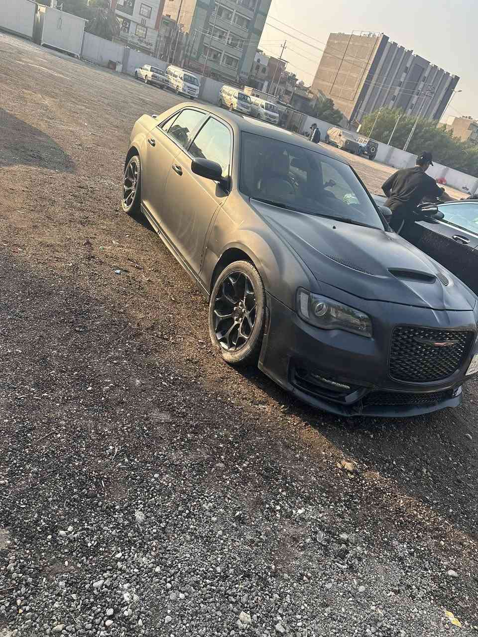 السلام عليكم اوباما ٢٠١٥  مصبوغة عام تغير لون من اسود لامع الي مات  السيارة حلوة ينرادلها شوي ترتيبات  رقمها بغداد   وارد كندي حادثها بكندا بباب خلف السائق والدوسة  وبالعراق بيدي صار بيهة بالايت الأيمن شواصي لغود  مكفولة  مكانها بغداد الجديدة  عارضها ١٥ ونص. وبيهة مجال  ماشية ١٢٠ السيارة لامشتغلة خط ولا شي  ***********
