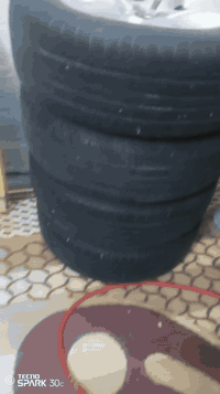 سلام عليكم تايرات هنه ول وياله للبيع السعر ميتين وخمسين وبيهن مجال جداد تجي وتشوف***********
