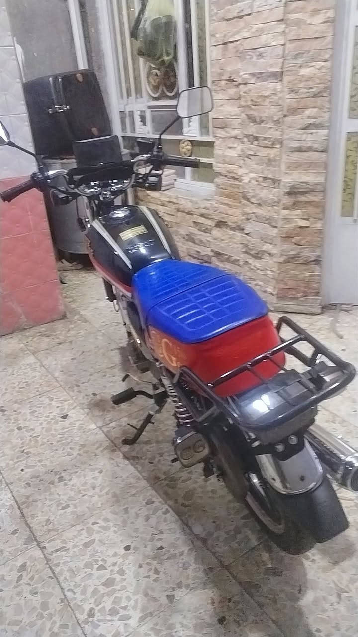 سلام عليكم شباب دراجه يراني شاينك نضيفه دراجه جديده رقم وسنويه دراجه كبل للشارع  سعر 225000وبيها مجال  تواصل علا هاذ رقم ***********
