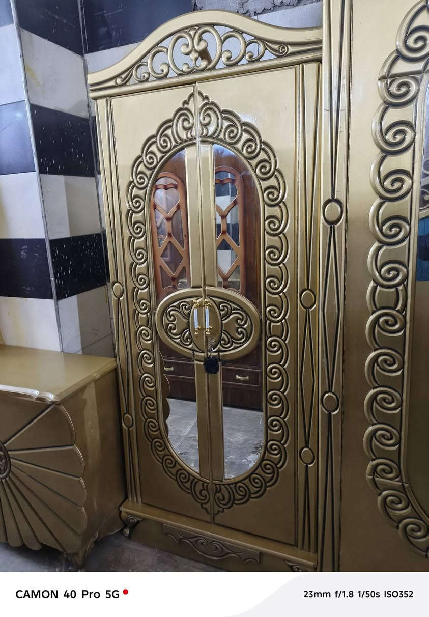 غرفة ٦باب ملحق موديل تركي شغل عراقي صبغ حراري اخت الجديدة مكان بغداد فلكة حي النصر سعر ٨٠٠ ألف يوجد توصيل ***********
