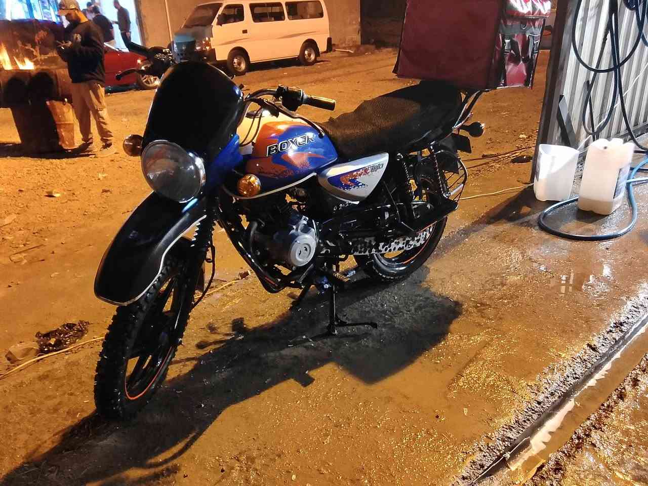 السلام عليكم عندي بوكسر موديل 22
محرك مامفتوح نضيف بيها خيط تبخير اوراقها كامله مابيها اي نقوصات نكره سلف تشتغل تراي وين ميعجبك رايدها بمليون وميه قفل
مكاني بغداد  رقمي ***********
