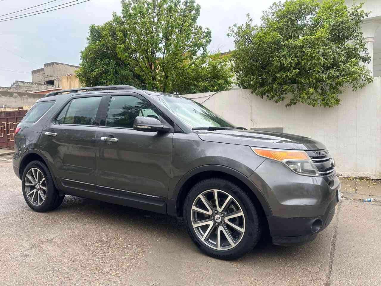 فورد ايكس بلورر موديل 2015 وارد خليجي مواصفات XLT لون نفطي محرك 6 سلندر كير محرك مكفول 
ظرر السياره قطعتين بدون دواخل شرط بجم كبس سنوبه جديد دفتر بانزين بي مواصفات السيارة فول 
سقف بانو راما
تبريد مركزي
كشنات كهربائي 
كشنات هيتر
كشنات 3 مقاعد يعني 7 راكب
مرايات اشارة
صندوك شفط كهربائي
شاشة كاميرا 
حساسات خلفي
ويل كروم بلادي 19
بلاجكتور
تحكمات استيرن شغال 
مثبت سرعة 
لايتات زينون 
سيارة جاهزة طخم تايرات صدر كهربائيات تبريد تدفئه كولها جاهزة مكان السيارة كركوك سعر (143$) مجال 
***********
*********** كركوك, العراق
