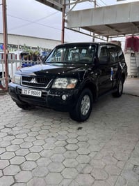 باجيرو موديل 2005 نظيفة بمعنى الكلمة كلشي شغال بيها حتى اشاير بالعتب ك...