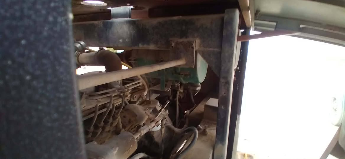 السلام عليكم ورحمه الله عندي مكينه. كمينز  ELGI الموديل 2007 نظيف ويا معدات الرمل ويا كمبريسر هواء كامل مكمل السعر 45 وبه مجال جدا التواصل على الرقم *********** وعلى واتساب موجود بارك الله في الجميع
