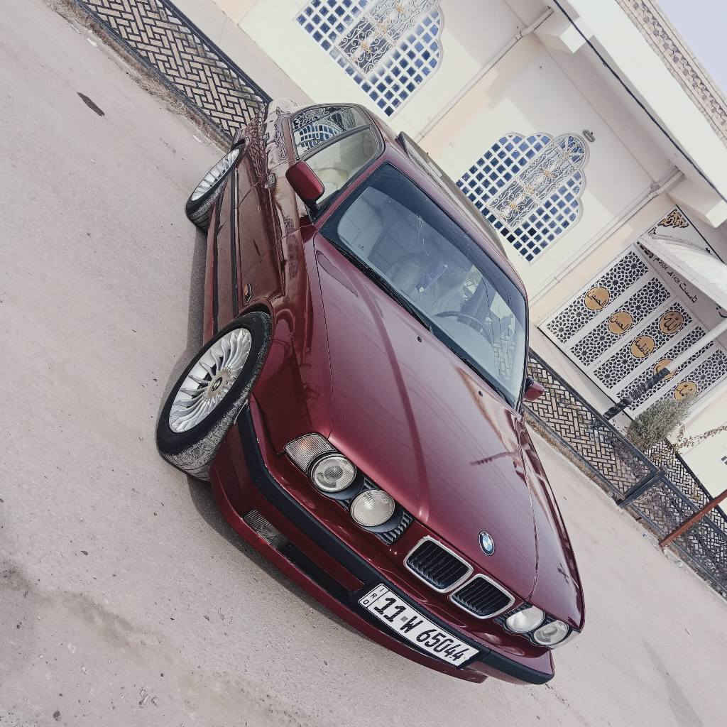 السلام عليكم للبيع بي ام 525اصل  مسكر عدل بجم عاريض رقم بغداد دولي بسمي سيار جاهز ميكينه وكير جديد كهرابيات كله شغال غرفه كهربايه جلد ابيض ويل حجم   17لبينا   جديد مري MدوسM السيارة مكفوله من الغيا س والضربه مكان كربلاء العسر 70 وبيها مجال***********
