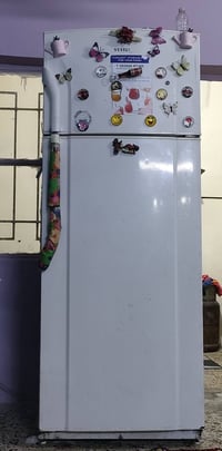 ثلاجة ٢٨ قدم • نضيفة • الزعفرانية شارع المعهد