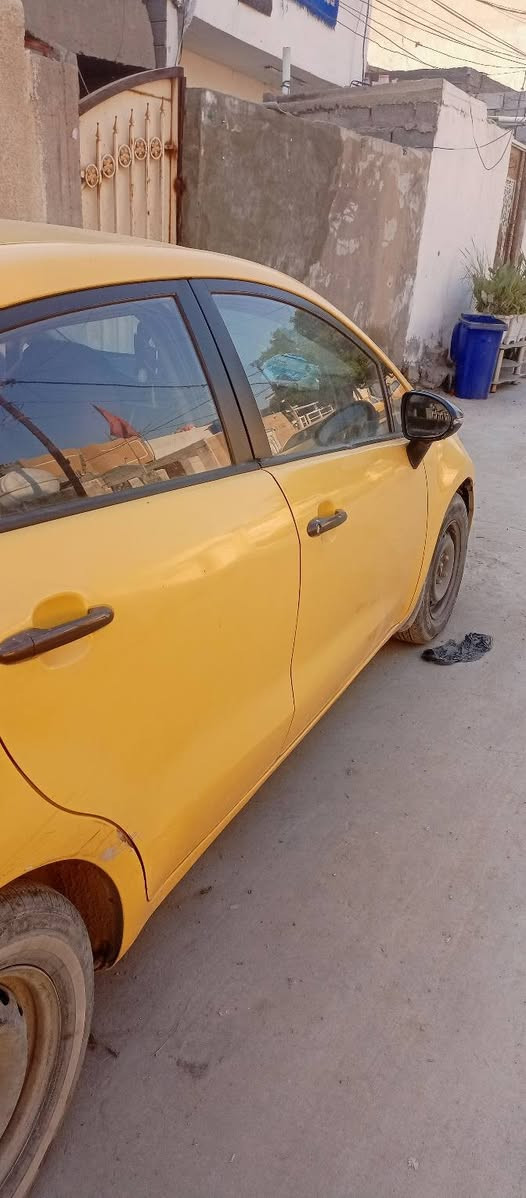 السلام عليكم كيا ريو موديل 2013 السياره خليجي كير ومكينه مبدل 1600 دوش مو جي دي السياره مشروع وطني السياره الكينونات شوي تعبانه مال بيبان من الخارج يعني بالفتح والتبريد اتوقع بس غاز يرادله واذان مال گير يتبدل والسياره معجونها رصعات شراي دز واتساب ادزلك موقع السعر  ب63 مكاني بغداد تحويل مباشر ***********
