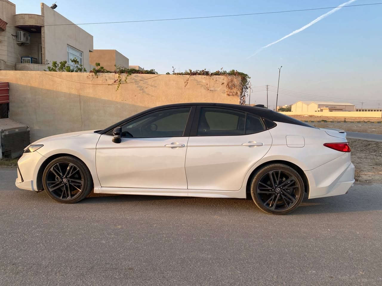 كامري 2025xse فول مواصفات
ايرباك بردة وكشن فقط وراجع بلادي 
اللون صدفي واسود 
بنوراما سلايد 
ماشية20 الف 
تدفئة بالكشنات والستيرن 
نقاط عمياء 
رادارات 
سيارة فول عدا كاميرا 360
السيارة بيها جاملغ ونص باب بدون دواخل وبعض التلحيضات اتصل واخذ التفاصيل 
السعر 253
مكان السيارة صلاح الدين قضاء الدور 
***********
