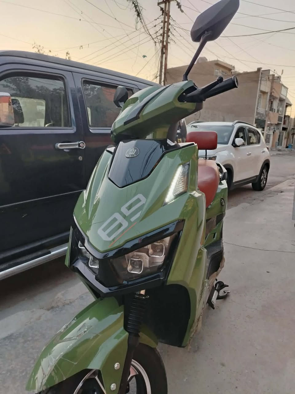 سكنس فحل لو مميز صار شهر عندي بعدهة جديدة 

مصابيح زنون 

دبل سويج وبصمة وكارت 

6 بطاريات 

4 نمر بالاضافة للبك R

انذار سرقة وتقفل دسكات بس تتحرك 

كل نقص مابيها على وضع الشركة السعر 975 للتواصل ***********
