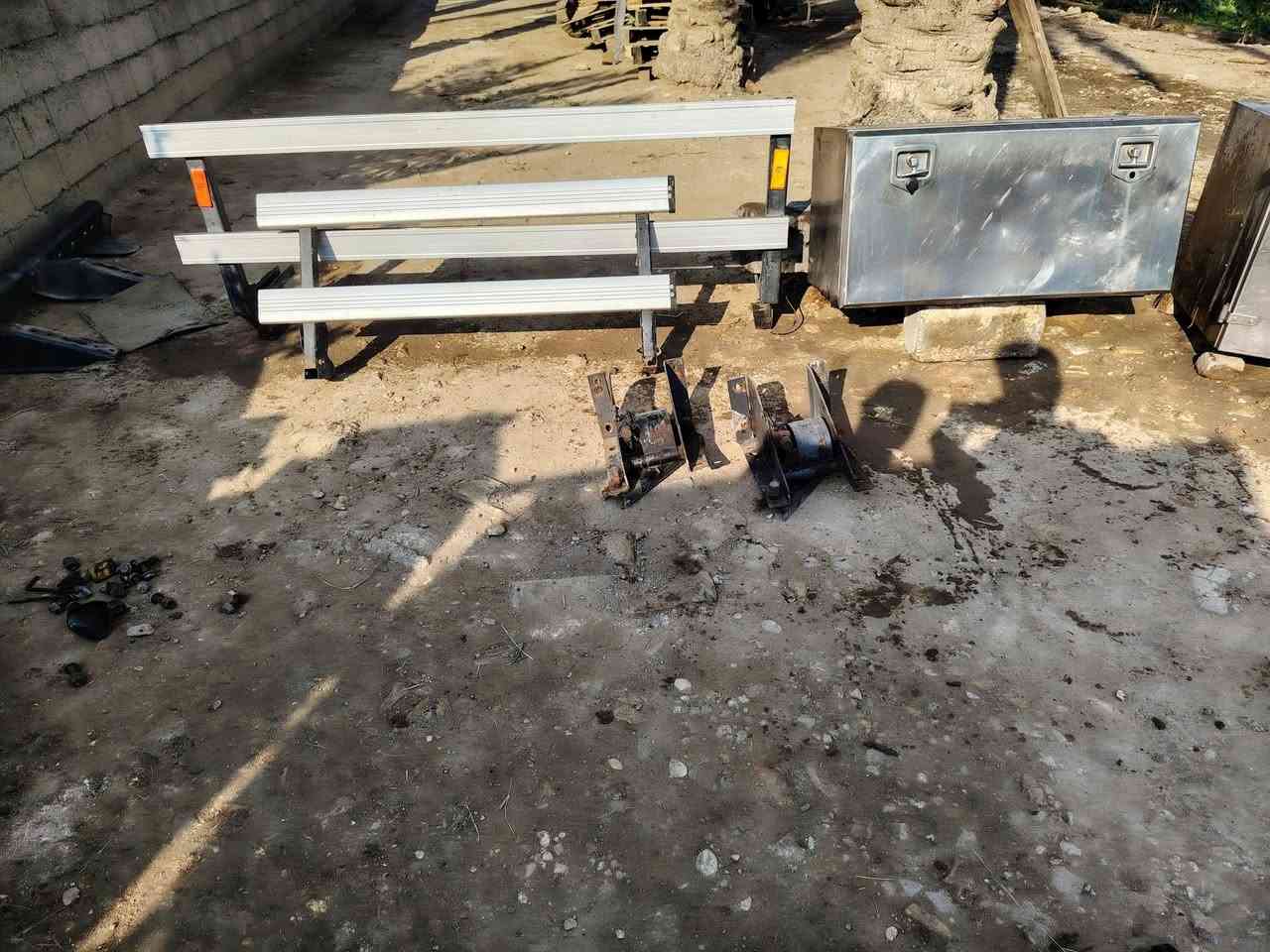 سلام عليكم البيع صناديك وسبايدرات وقاعده سبيرات ستيل المكان جبله الاتصال ***********
