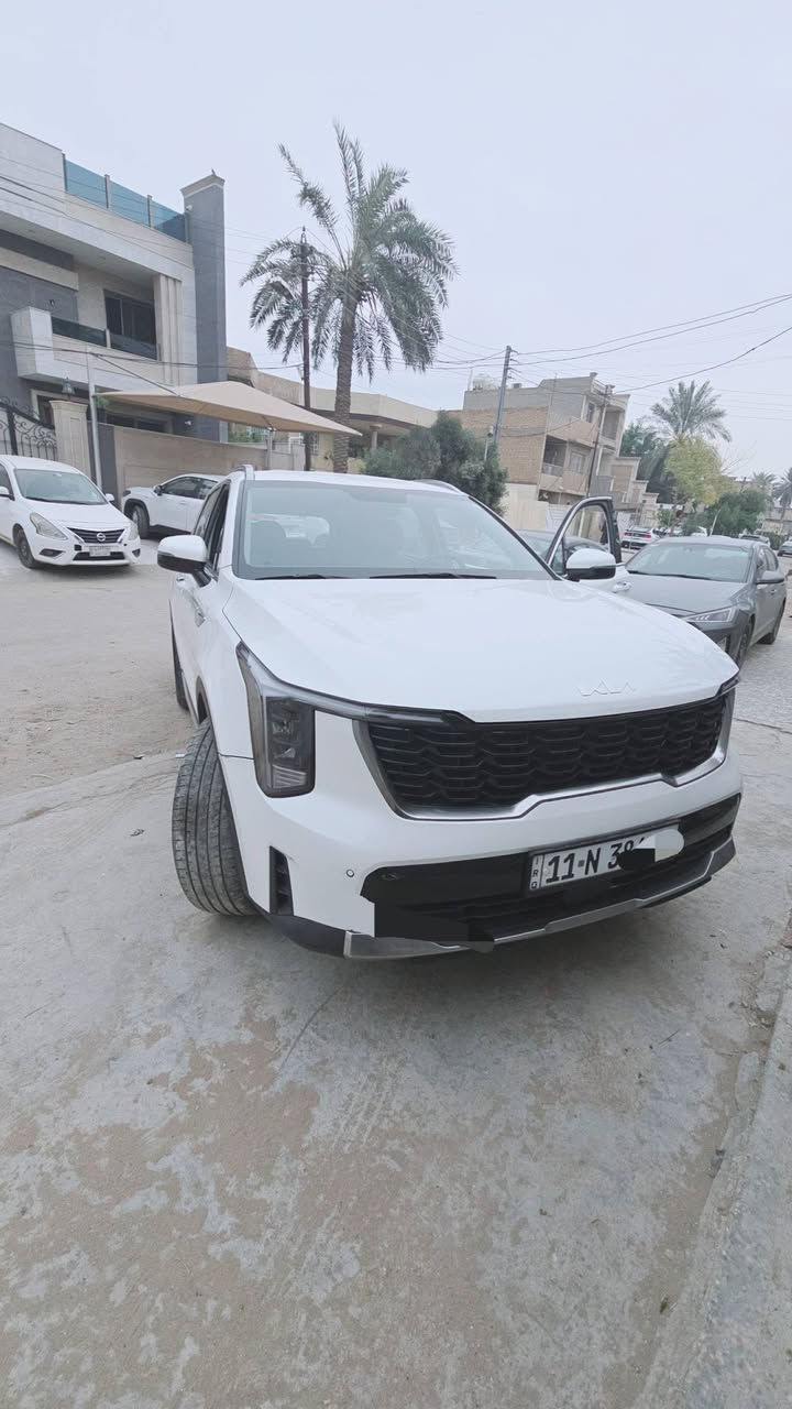 سورنتو 24 خليجي رقم بغداد
محرك 2500
4سلندر
7راكب
بصمة 
مري شفط 
صندوق كهرباء 
زنون
اريل نفكشن 
كامرة دوارة 
حساس امامي خلفي 
كشنات جلد
ملاحظةالسيارة بيها بارد وشخوط خفيفة وصبخ الجاملغ الخلفي  السيارة نضيفة وجديدة مال جناي  
العنوان بغداد موبايل ***********
