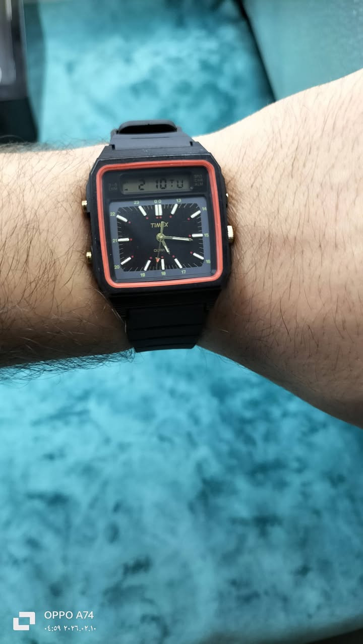 سلام عليكم مواصفات الساعه ⌚ تيمكس ،امريكي فنتج قديم نوادر دبل تايم اراقام وعقارب الامينوس سير ربل  قطره 35 والعباد 37 والعديد من الموصفات رقم *********** الواتساب (وسعر الساعه 65 قفل)
