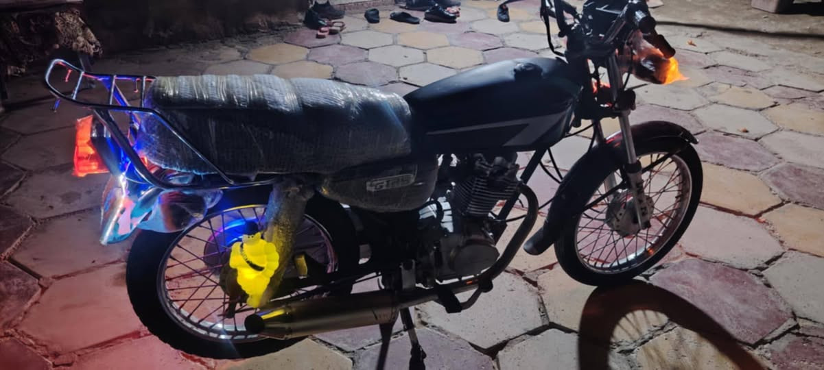 سلام عليكم دراجه ايراني
اوراق اصولي موديل ٢١ ب٦٥٠ وبيه مجال صاحب الدراجه سيدعلي الموسوي  وهذا رقمه ‏‪***********‬‏
