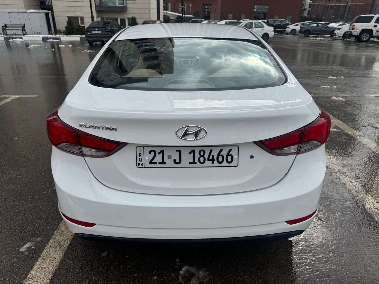 بە ناوی خوای گەورە
هۆندای ئەلەنترا 2014 شکڵ گۆڕاو شکڵی 2015
شتی لۆک و دانسقە و سفر
مەکینە١٨ گەورەی مەڕغووب
هەموو گیانی لە سەر دەقی شەریکە ماوەتەوە
بێ بۆیاخ و قوپاوی و شوخت و سارد
مواسەفاتی تەنها سڵاید و بەسمە نییە
کەم ڕۆشتوو 
بە ناوی خۆمەوەیە تا وەکو 2030 
دینارێ مەسرووفی نییە
تایە و باتریشی تازەیە 
چرکەی تیا نییە 
وەکو سفر وایە
شوێن سلێمانی
*********** السليمانية, العراق
