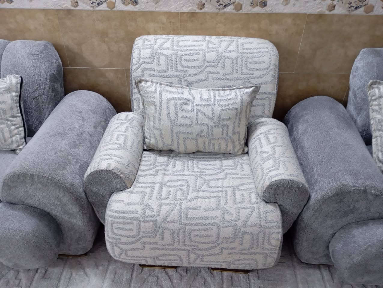 تخم مودرن بانده ايطالي للبيع شي مرتب وحلوو ومستخدم شي بصيط . ألسعر / مليون وربع وبي مجال اليحب يستفسر يراسلني واتساب ***********
