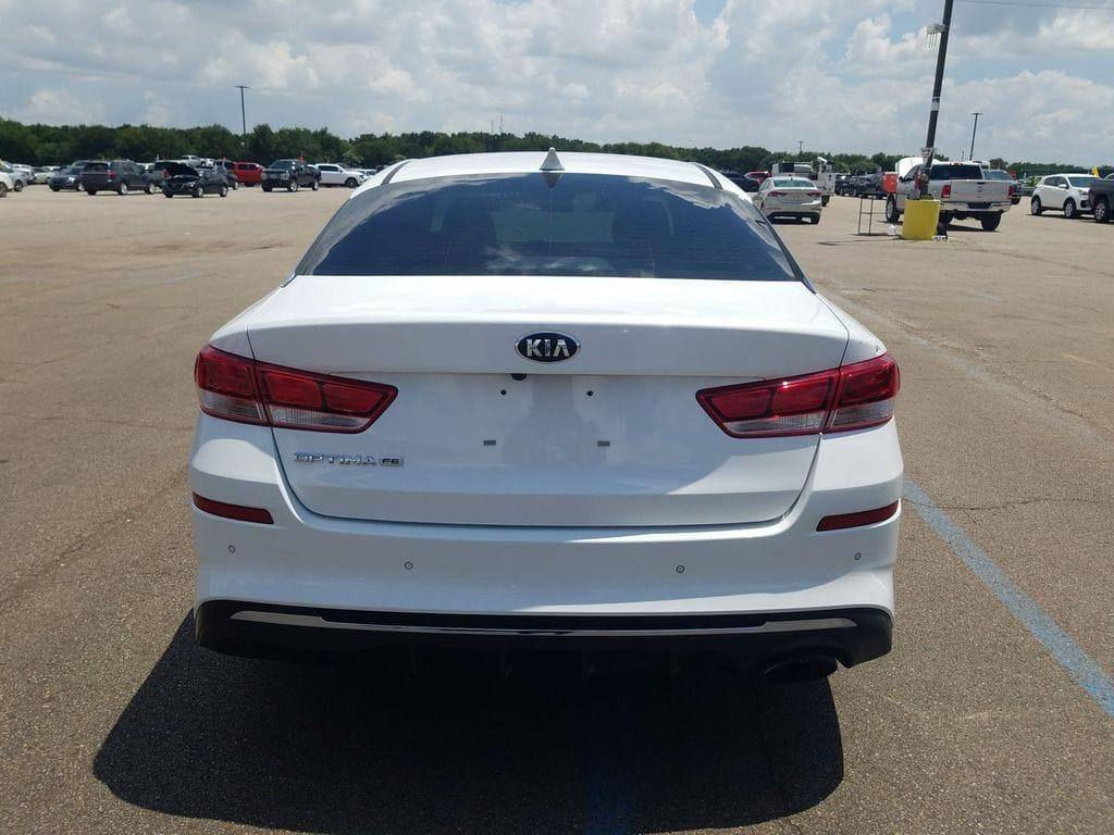 السلام عليكم
كيا اوبتيما 2019 كلين تايتل (كفالة عامه)
-رادار امامي - خلفي
-تحديد مسار
-شاشة كبيره (ابل كار بلي)
-حساس ضغط الأطارات
-نقط عمياء
-كشن السائق مساج
-وضعيات قيادة 
للأستفسار
***********
