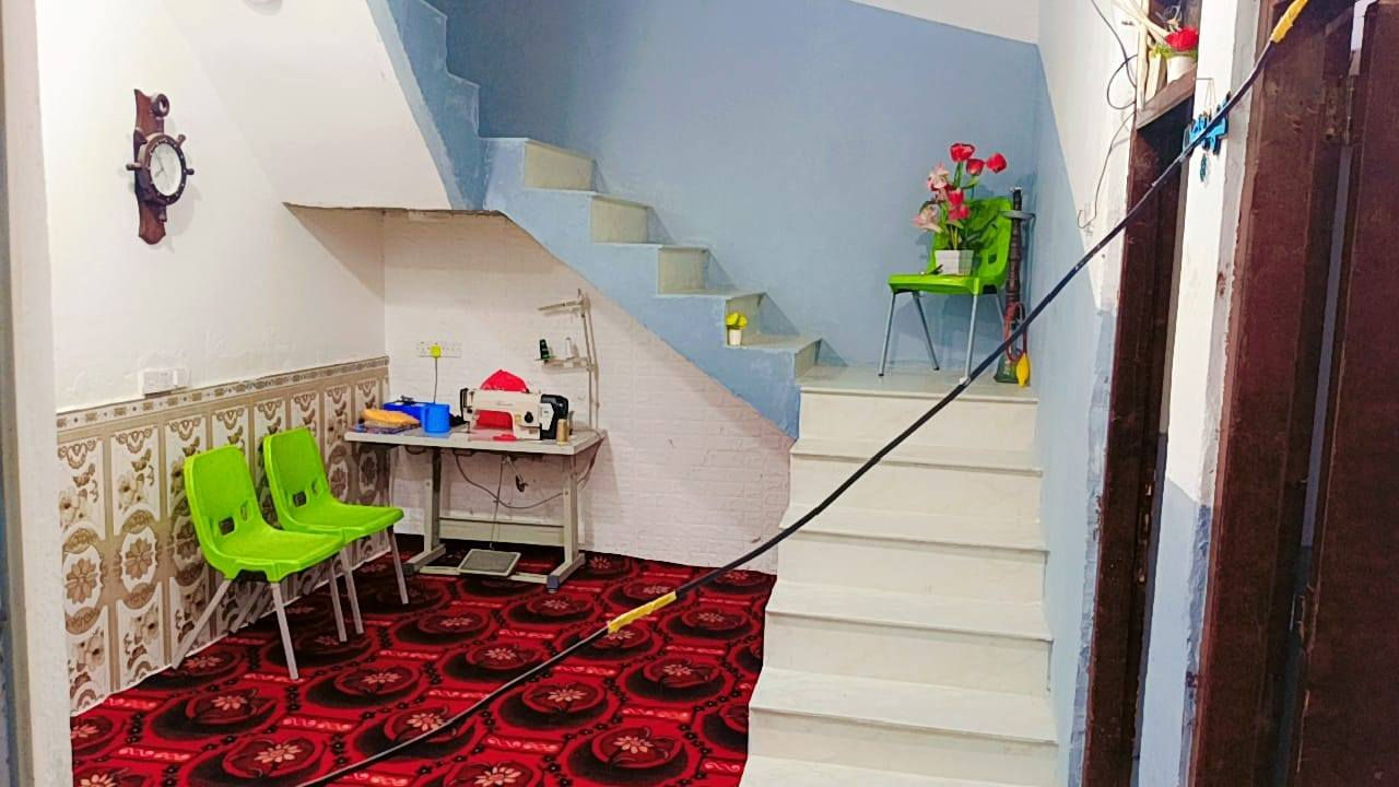 يالله يوجد بيت للبيع بحواس شارع حسينيه البتول  يبعد عن شارع 500متر مساحه البيت  150متر غرفتين نوم وصاله ومطبخ وستقبال ستاره وبيتونه سقف  كونكريت  بيت كامل بناء جديد
الاستفسار الاتصال
***********
***********
