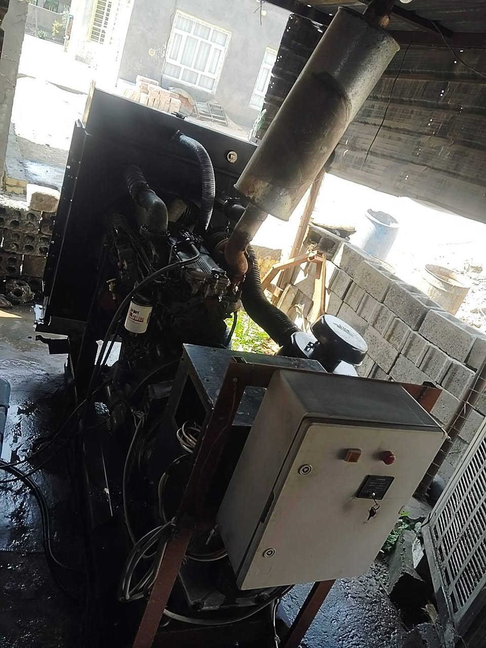 السلام عليكم مولد كمنز 24 ولف راديتر انتر كلر جهاز تشغيل واطفاء  بم كهربائي جديده جدآ للاستفسار الاتصال على الرقم ***********
