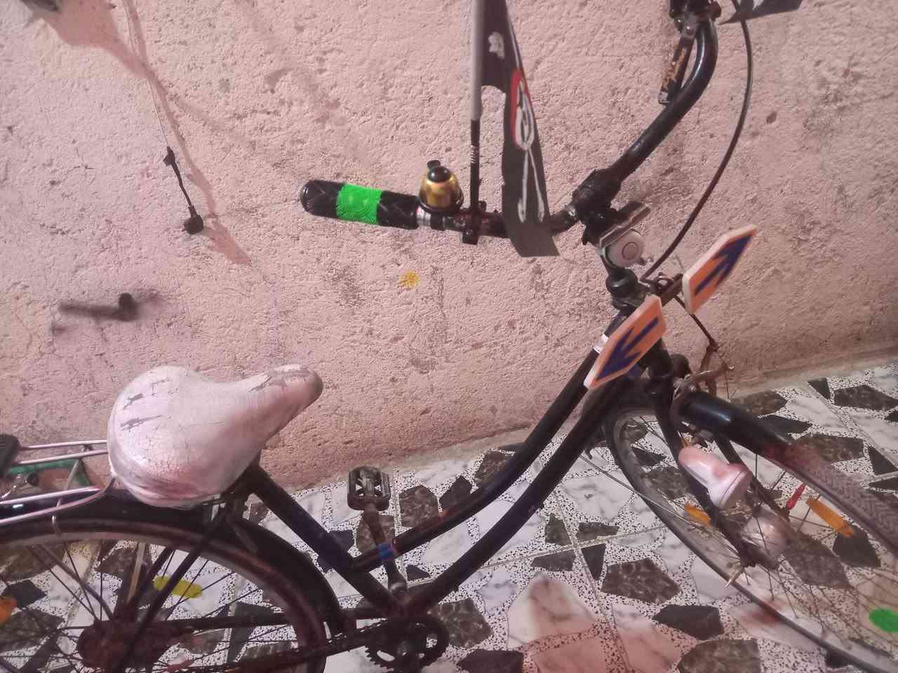 بانسكل ياباني بناتي حجم ٢٦ نظيف السعر ٦٠ وبي مجال  المكان بغداد الشعب الاتصال ***********
