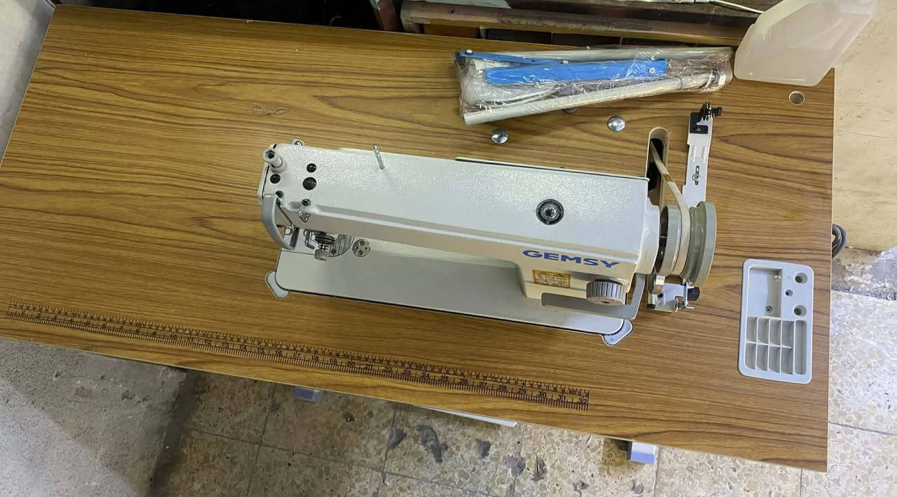 جيمسي الباب الاول جديدة لوك فحص الشركة بعده جواها وماطورها خارجي كاتم يحسب ربع أمبير بيها تحديد سرعة وتخيط كل أنواع الاقمشة من الفيزون للجلد


**إذا كنت صاحب هذا الإعلان وتريد حذفه لأي سبب، رجاءا أرسل رسالة إلى الدعم الفني**