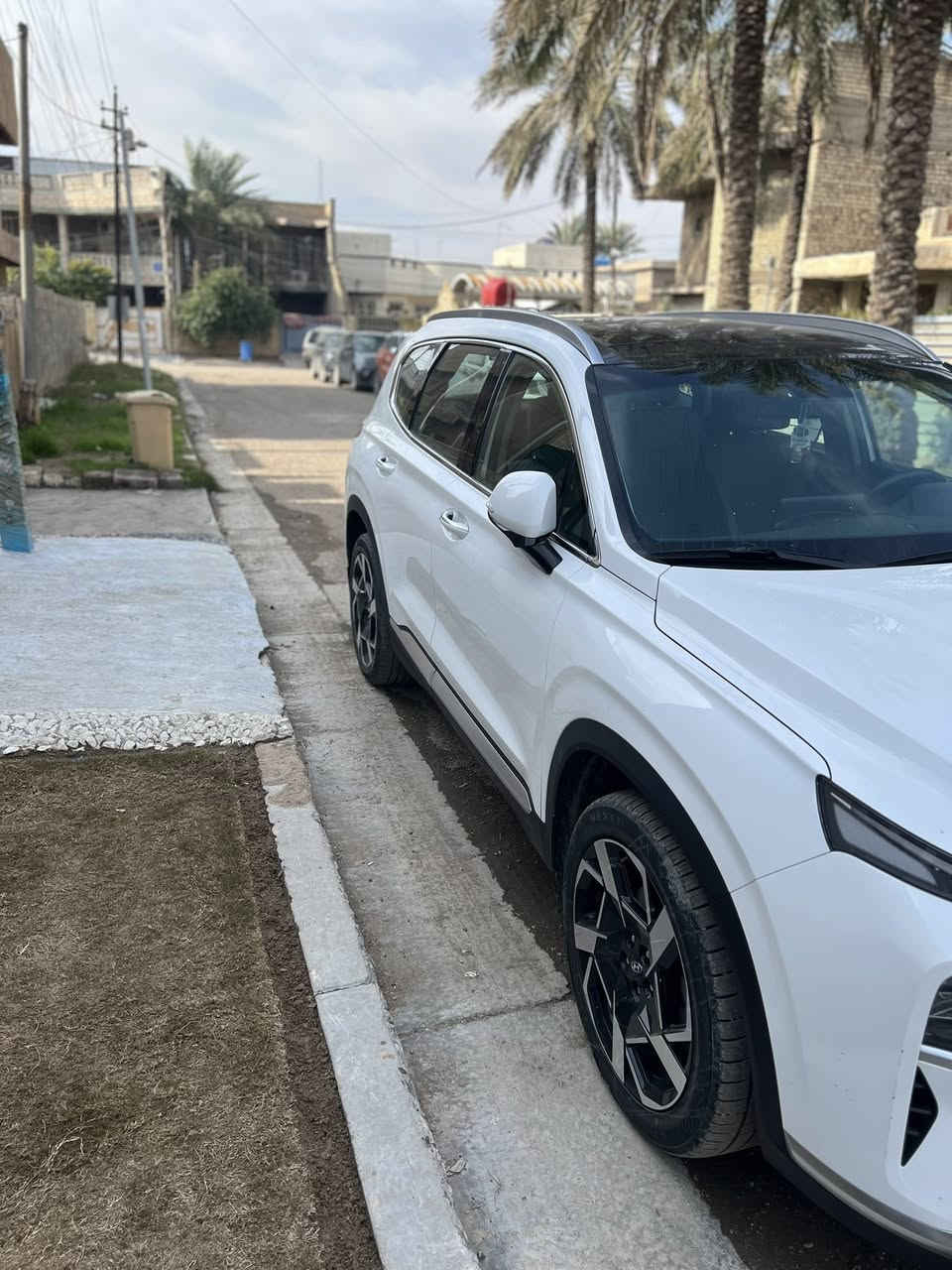 السلام عليكم هونداي سنتافي موديل 2024 خليجي للبيع فقط
فول 1/1 ماشيه 60 الف
بصمه بانوراما 
6 سلندر 3500
كشنات كهرباء
جنطه كهرباء
وبعد بيها مواصفات معروفه الفول
رقم بغداد الماني سنويه ل2028
السياره مابيه لا صبغ ولا بارد مكفووله عدا شخوط بسطه بالدعاميه مبينه بالصور وباقيه على وضعها
مكاني الزعفرانيه السعر دفترين و85 ورقه بيها مجال بسيط 
الاتصال على ***********
