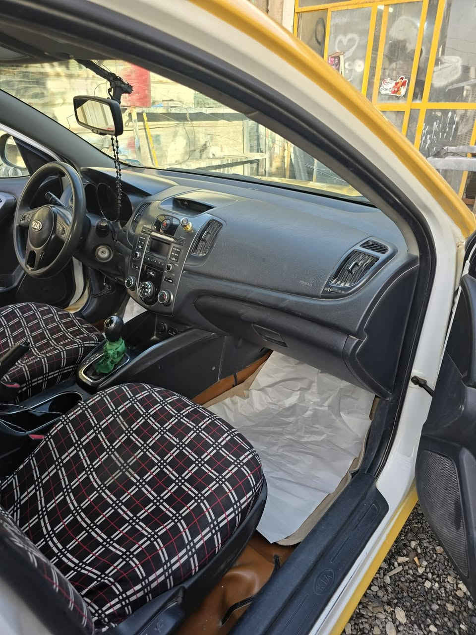 سلام عليكم كيه فورتي ٢٠١٢ رقم بغداد حادثه جاملغ امامي بدون دواخل ليبل واحد  جاهزه كير مكينه تبريد منضومة غاز   باسمنه مكان السياره بسمايه السعر ٨٥ وببه مجال بسيط حك الجيه
***********
