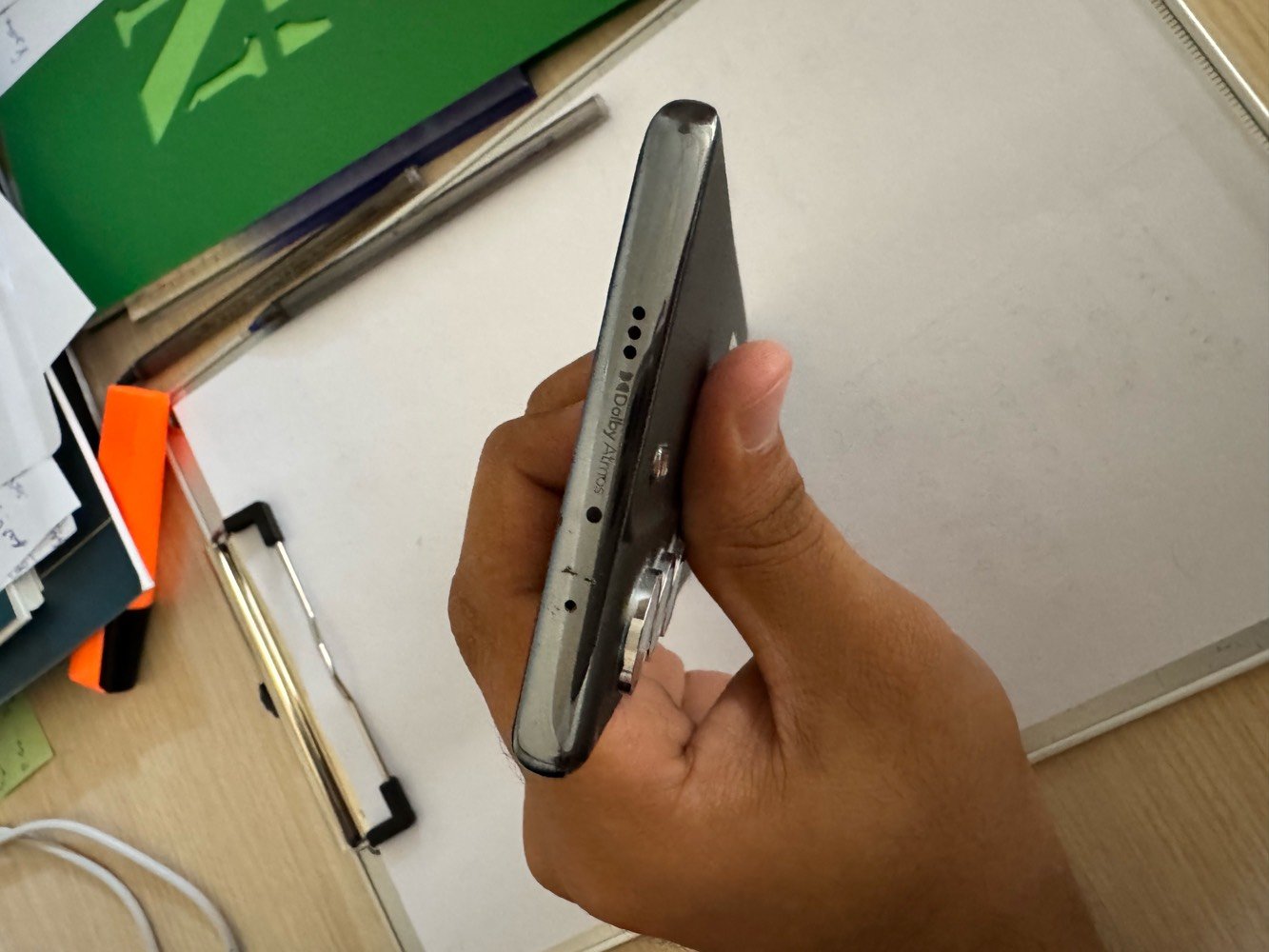 تكنو كامون 40 برو 5G للبيع او مراوس
سعر 300 الف 
هاي النضافة كادمك شوفها بيه فقط ملاحضه وحده الدكمه مالت رفع الصوت انشلعت من مكانها تكدر تصلحه و تكدر تعوفه تزود و تنقص ب الصوت من الدكمه مالت التقليل الصوت لو من الشاشه ملحقات كارتونه وملحقات كامله ما عدى الشاحنه ما موجوده واير كيبل موجود للتواصل عالخاص وبيك خير و تدلل مكاني سليمانيه كلار تجي تاخذه مني لو ادزلك إياه توصيل موجود توصيل لجميع المحافظات *********** واتساب او اتصال